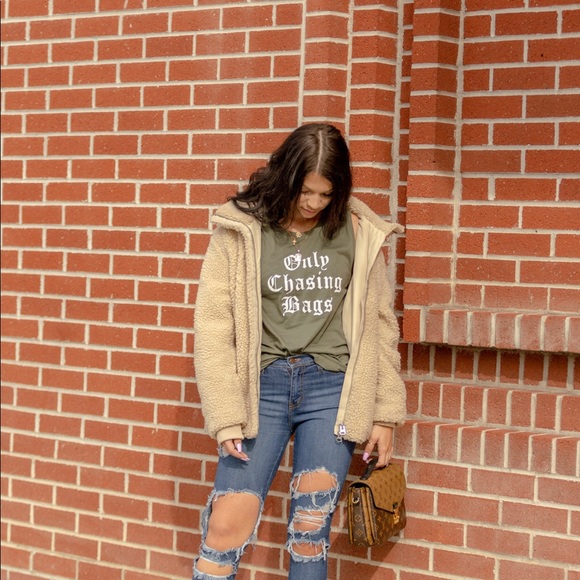 Only Chasing Bags - Picture 3 of 3